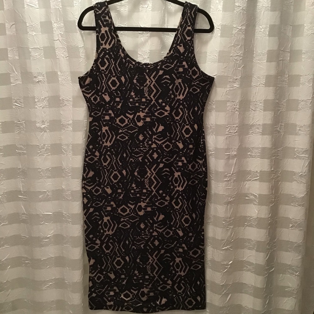 Lily White Black & Tan Wiggle Double Scoop Dress